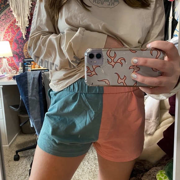 Colorblock Shorts - Picture 2 of 2